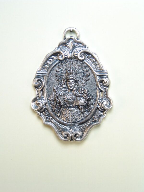 MEDALLAS RELIGIOSAS IMÁGENES RELIEVE "VIRGEN CON NIÑO JESUS Y CETRO 65 MM"