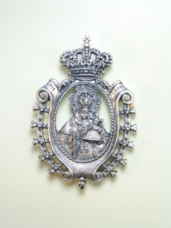 MEDALLAS RELIGIOSAS IMÁGENES RELIEVE "VIRGEN DEL ROSARIO CON TOIZON CALADO 75 MM"