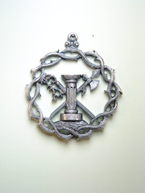 MEDALLAS RELIGIOSAS HERÁLDICAS RELIEVE "COLUMNA DE AZOTES CRUZADA DE FLAGELO Y PICA RODEADO DE CORONA DE ESPINAS 60 MM"SOBRE CANTO MONEDA"