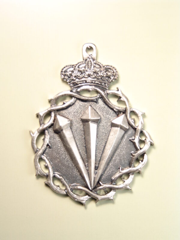 MEDALLAS RELIGIOSAS HERÁLDICAS RELIEVE "CLAVOS DE CRISTO ORLADO CON CORONA DE ESPINAS Y TIMBRADO CON CORONA REAL 80 MM"