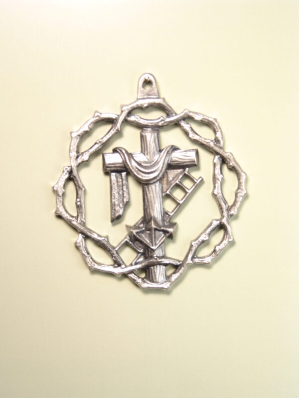 MEDALLAS RELIGIOSAS HERÁLDICAS RELIEVE "CRUZ CON SUDARIO ESCALERA CRUZADA CON CLAVOS Y ORLA CORONA DE ESPINAS 60 MM"