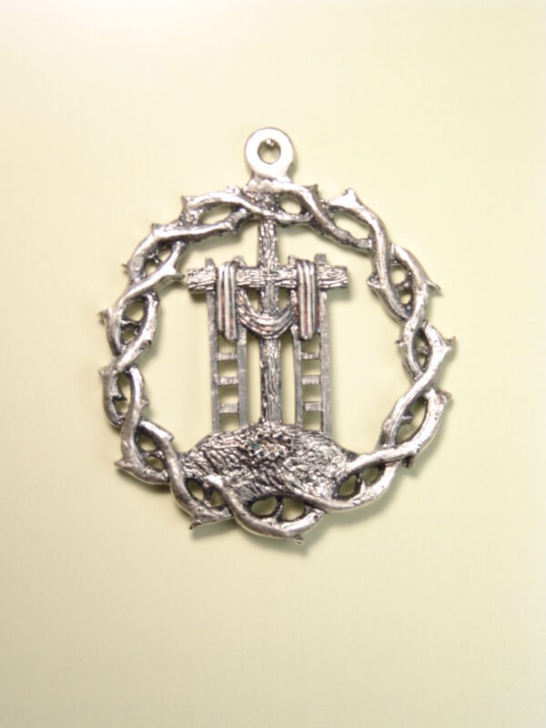 MEDALLAS RELIGIOSAS HERÁLDICAS RELIEVE "CORONA DE ESPINAS CON CRUZ Y ESCALAS Y SUDARIO CON MONTE CALVARIO 60 MM"