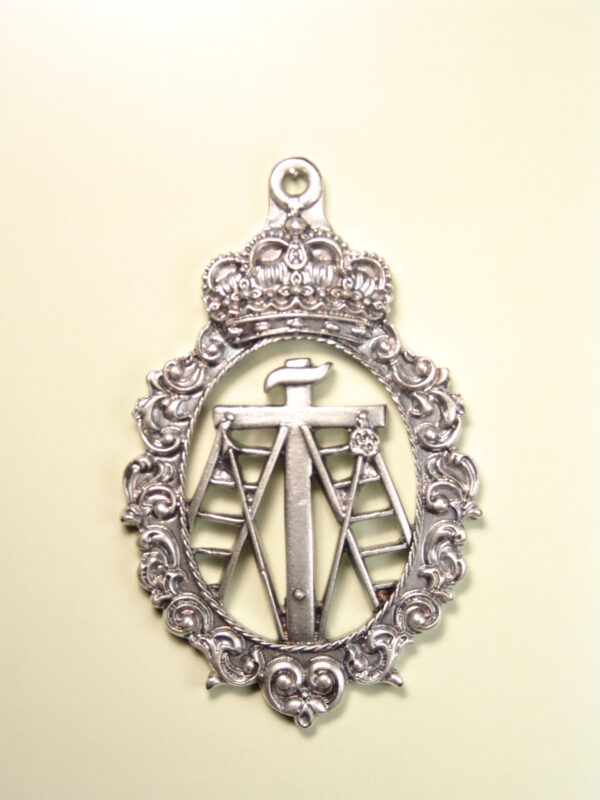 MEDALLAS RELIGIOSAS HERÁLDICAS RELIEVE "CRUZ LATINA CON ESCALAS Y ATRIBUTOS DE LA PASION CON ORLA BARROCA 80 MM"