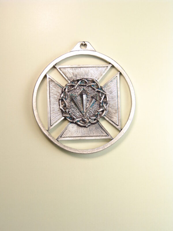 MEDALLAS RELIGIOSAS HERÁLDICAS RELIEVE "CRUZ DE MALTA CON CORONA DE ESPINAS Y CLAVOS DE CRISTO CON ARO CIRCULAR CALADO 60 MM"