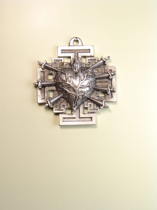 MEDALLAS RELIGIOSAS HERÁLDICAS RELIEVE "CORAZÓN CON 7 PUÑALES DE DOLOR SOBRE CRUZ DE JERUSALÉN 50 MM"
