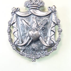 MEDALLAS RELIGIOSAS HERÁLDICAS RELIEVE "CORAZON ATRVESADO POR UN PUÑAL DE DOLOR SOBRE AVE MARIA CON DOCEL Y TOISON 70 MM"